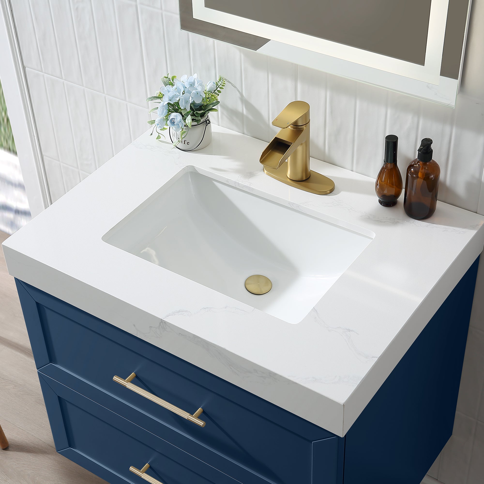 Wall Mounted Single Bathroom Vanity with Quartz Top RX-V07