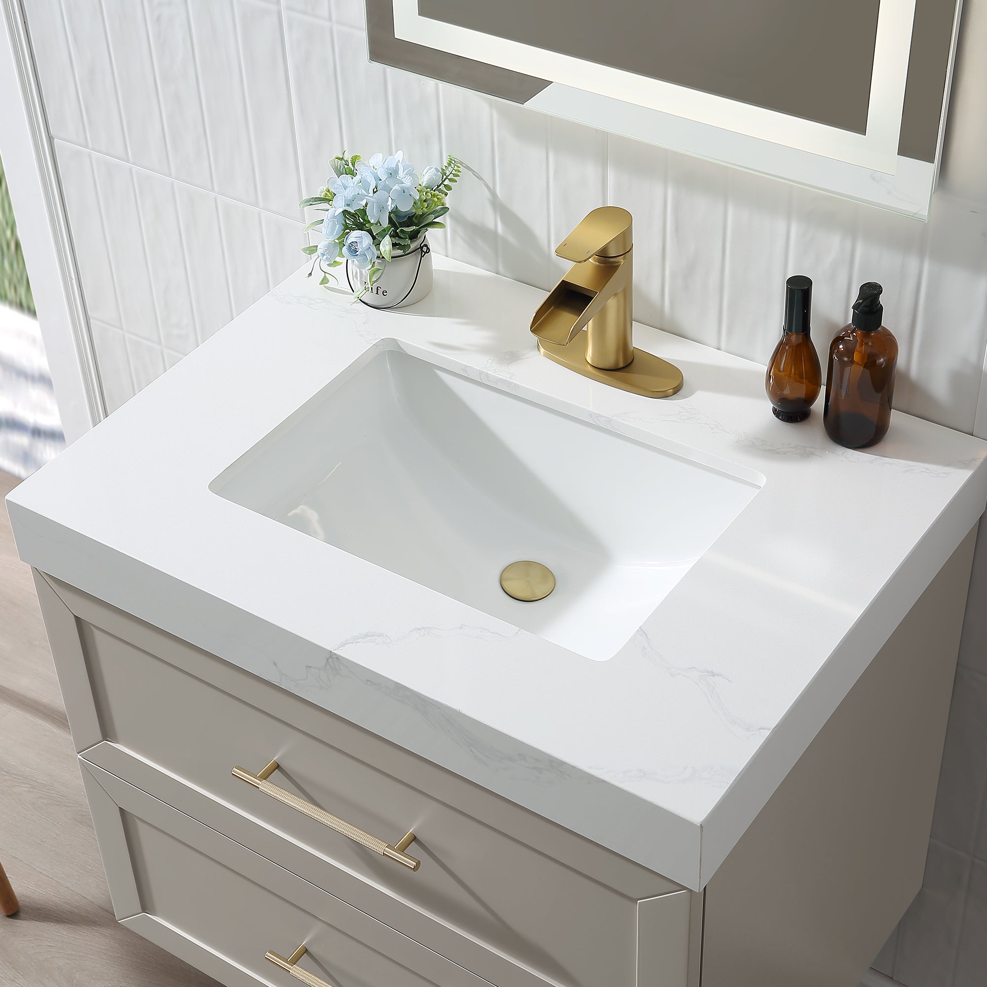 Wall Mounted Single Bathroom Vanity with Quartz Top RX-V07